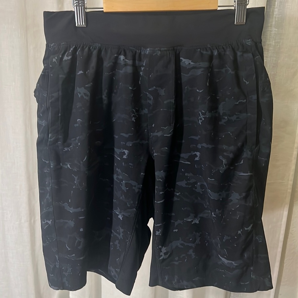 Lululemon black short